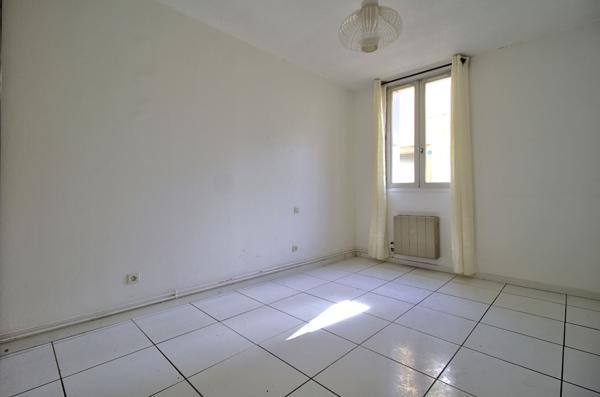 AGEN HYPER CENTRE - Appartement de 96 m² avec 3 chambres en rez-de-chaussée dans un quartier calme et recherché