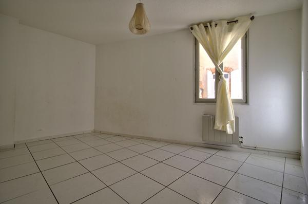 AGEN HYPER CENTRE - Appartement de 96 m² avec 3 chambres en rez-de-chaussée dans un quartier calme et recherché