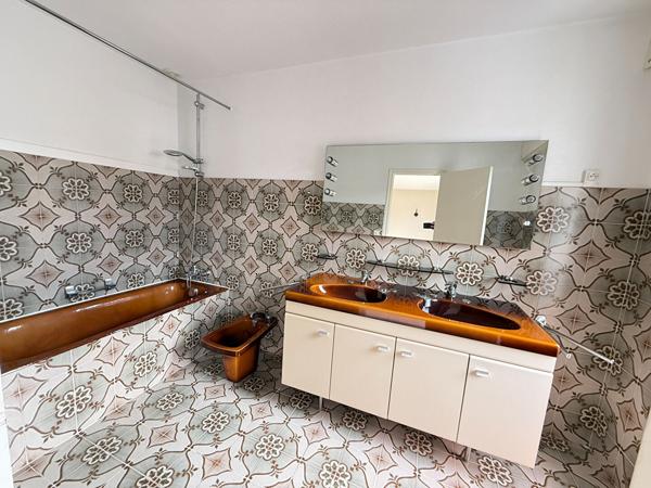 Appartement 4 pièces 164.85 m2