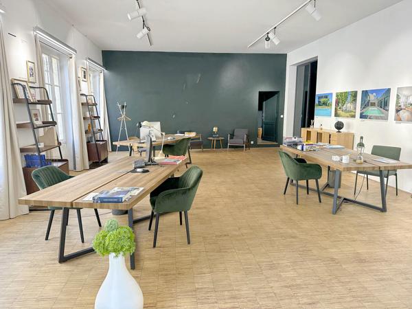 Bureaux à vendre ou à louer à Bordeaux dans un immeuble pierre de taille