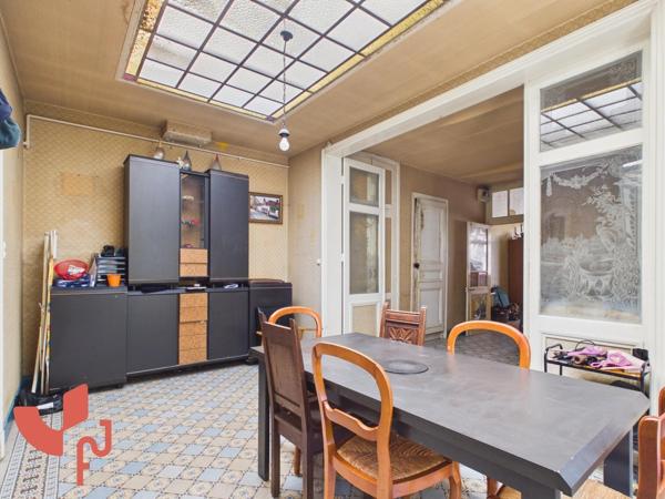 Maison 5 pièces, garage de 45m2, extérieur