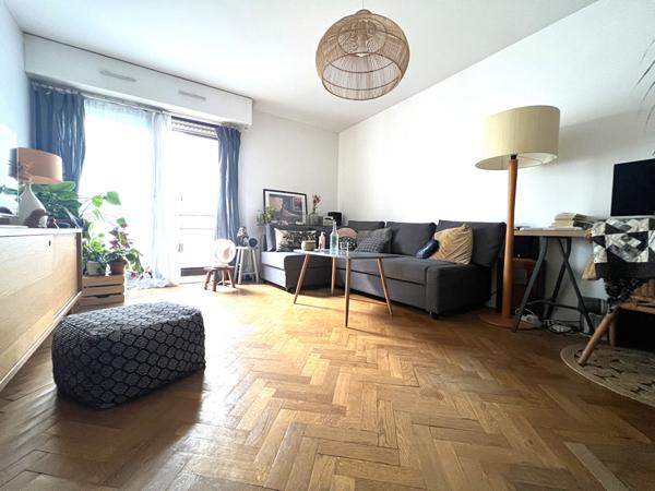 STUDIO OCCUPE AVEC EXTERIEUR - METRO PARMENTIER-