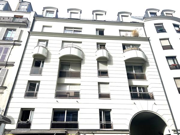 STUDIO OCCUPE AVEC EXTERIEUR - METRO PARMENTIER-