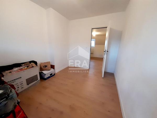 TRES PROCHE CHAUNY,  MAISON RÉNOVÉE