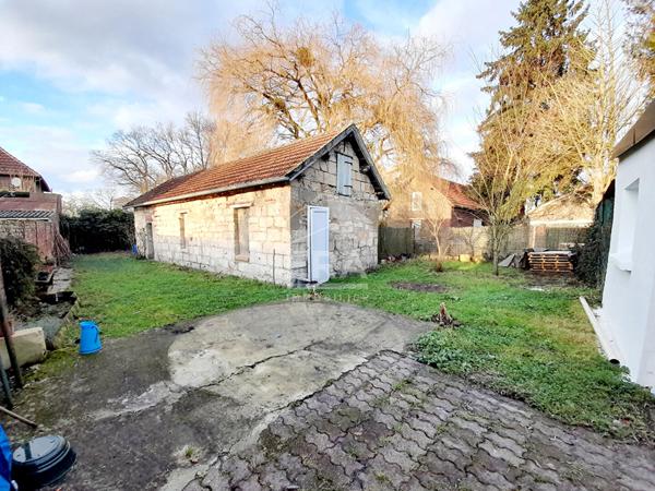 TRES PROCHE CHAUNY,  MAISON RÉNOVÉE