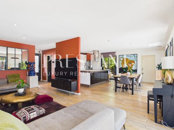 Villa Haut-Bouliac de plain-pied de 168 m² avec piscine et dépendance, BOULIAC