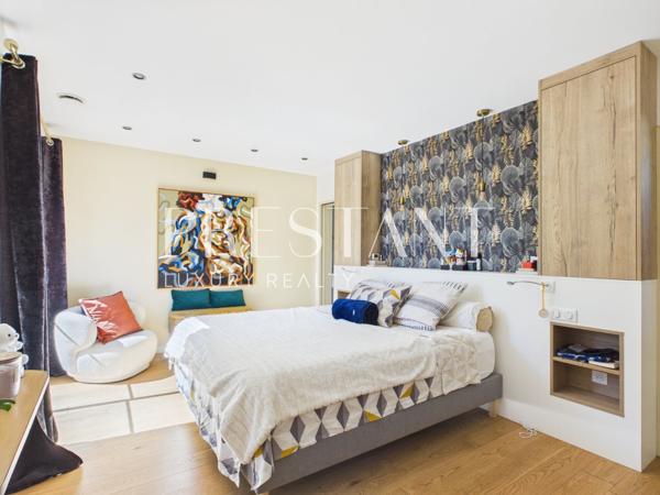 Villa Haut-Bouliac de plain-pied de 168 m² avec piscine et dépendance, BOULIAC