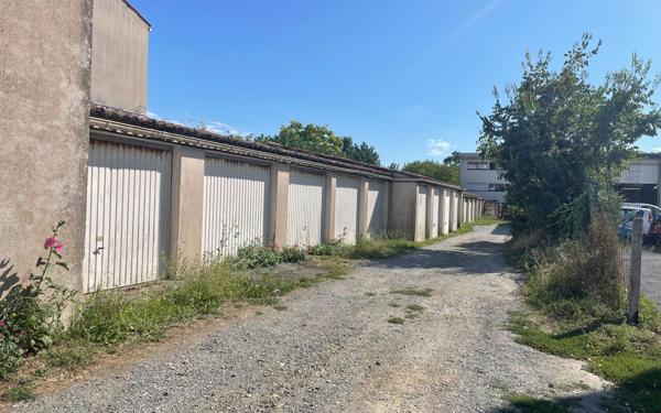 Stationnement à vendre    La Rochelle