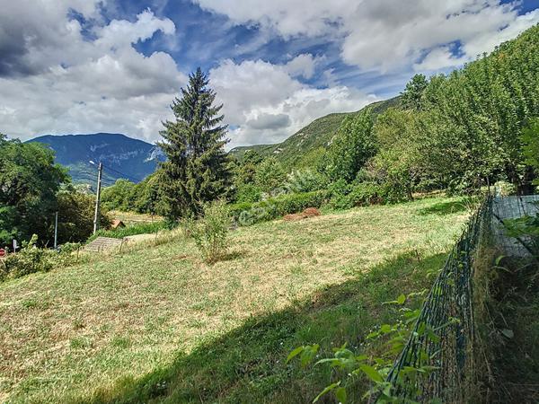Terrain de 780 m² à vendre sur Clarafond Arcine (Libre de constructeur)