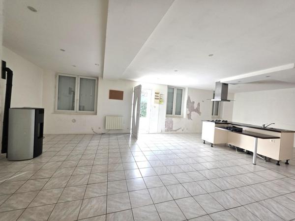 Maison Familiale 6 chambres, avec garages et terrain