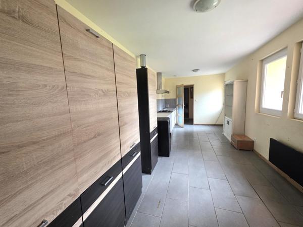 Maison Familiale 6 chambres, avec garages et terrain