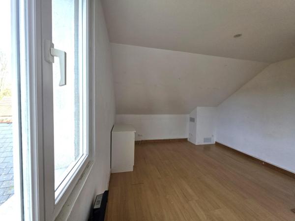 Maison Familiale 6 chambres, avec garages et terrain