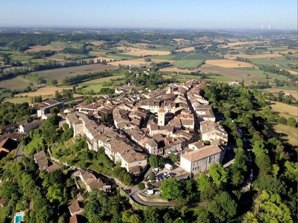 Lauzerte - Vue imprenable pour cette Bâtisse de village du Quercy Lauzerte