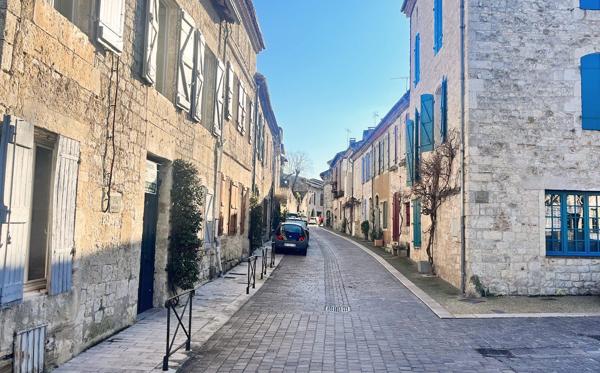Lauzerte - Vue imprenable pour cette Bâtisse de village du Quercy Lauzerte