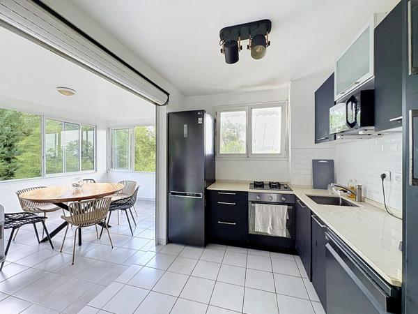 SCHOELCHER :  Spacieux appartement T4 de 88 m² vue dégagé avec balcon fermé
