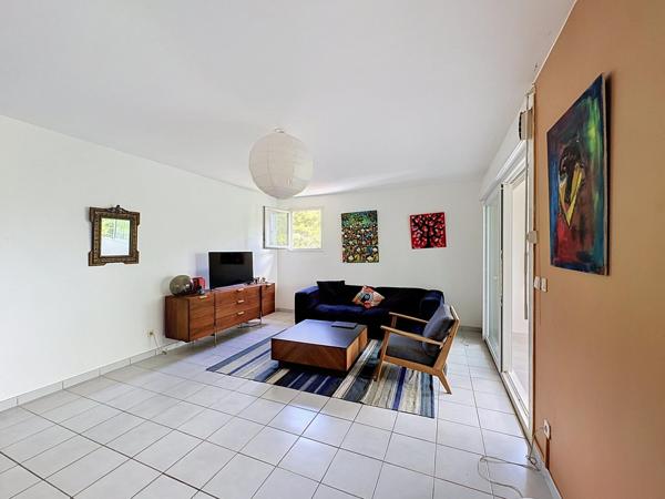 SCHOELCHER :  Spacieux appartement T4 de 88 m² vue dégagé avec balcon fermé