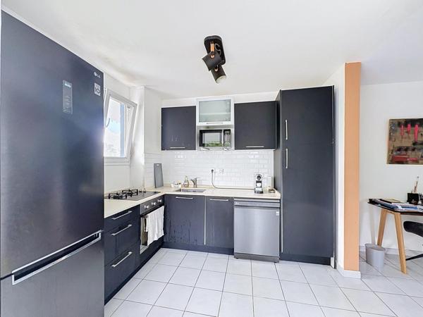 SCHOELCHER :  Spacieux appartement T4 de 88 m² vue dégagé avec balcon fermé