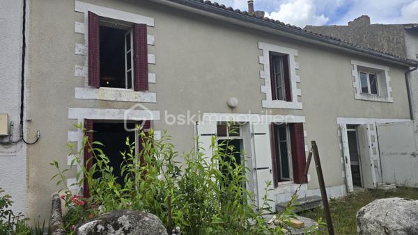 Venez vite découvrir cette maison Mitoyenne, des deux coté, de 102 m², situé dans un lieu dit à 10 minutes de centre de Vasles , A 40 minutes de Poitiers et à 20 minutes de Parthenay.
environnement calme !

Rez de chaussée:
- Cuisine ouverte sur la salle à manger.
- Salon très lumineux.
- Une pièce de rangement.
- Un cellier.
- Une salle d'eau avec douche.
- WC séparé.

A l'étage :
- Grand pallier
- Deux très belles chambres comprenant de grands placards.
Un des grand plus de cette maison:
 - le grenier peut être aménagé en une grande chambre parentale, ou autre projet à votre convenance.
Cette maison vous offre tous son potentiel pour être aménagée comme vous le souhaitez.

Point IMPORTANT:
- Rénovation à réaliser sur l'ensemble du bien !
- Assainissement à refaire ! devis en main par notre professionnel

Extérieur :
Une cour attenant à la maison de 100 m² environ et un deuxième jardin non attenant à la maison accessible à pied de 600m²environ.
Une visite ???
Projet locatif ou maison principale
Acquéreurs, bénéficiez de mon service financier, étude gratuite.
Vendeurs, avis de valeur offert.