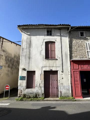 Projet de rénovation avec fort potentiel au coeur de Civray