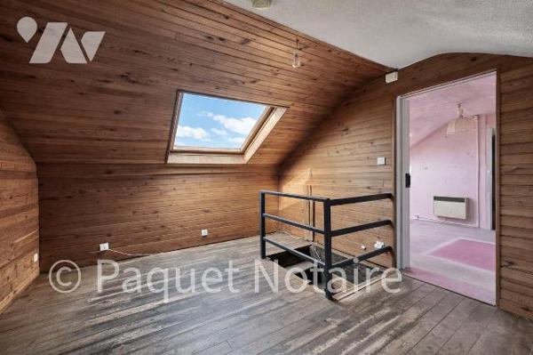 En face du lycée Saint Charles
Idéal activité professionnelle :  restauration, auto école, etc...