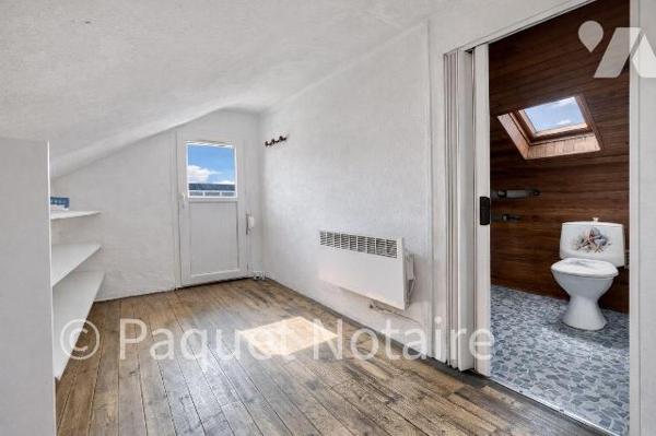 En face du lycée Saint Charles
Idéal activité professionnelle :  restauration, auto école, etc...