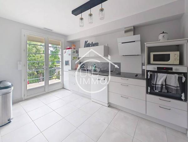 Saint-Laurent-des-Vignes : Maison rénovée, 5 pièces de 146m² avec jardin