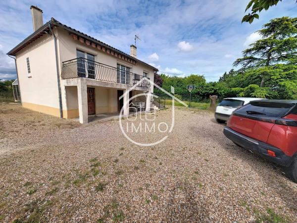 Saint-Laurent-des-Vignes : Maison rénovée, 5 pièces de 146m² avec jardin