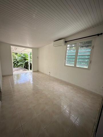 CHARMANT T3 dans belle propriété de campagne