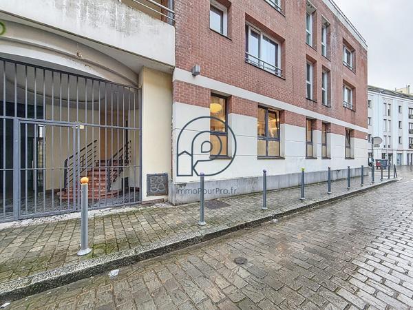 🏢 LILLE CENTRE – BUREAUX D'ANGLE 238 m²  AVEC TERRASSE & PARKINGS | RARE DANS LE SECTEUR !