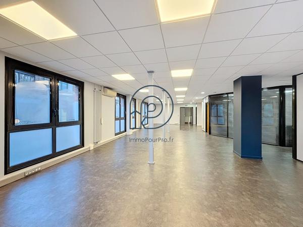 🏢 LILLE CENTRE – BUREAUX D'ANGLE 238 m²  AVEC TERRASSE & PARKINGS | RARE DANS LE SECTEUR !