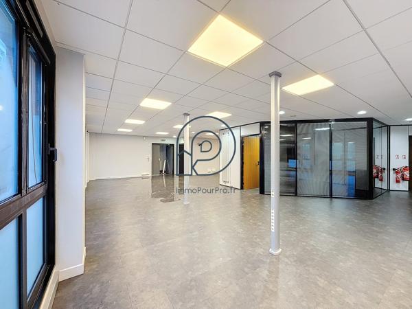 🏢 LILLE CENTRE – BUREAUX D'ANGLE 238 m²  AVEC TERRASSE & PARKINGS | RARE DANS LE SECTEUR !