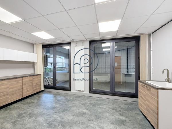 🏢 LILLE CENTRE – BUREAUX D'ANGLE 238 m²  AVEC TERRASSE & PARKINGS | RARE DANS LE SECTEUR !