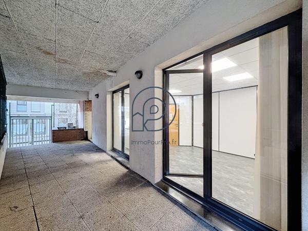🏢 LILLE CENTRE – BUREAUX D'ANGLE 238 m²  AVEC TERRASSE & PARKINGS | RARE DANS LE SECTEUR !