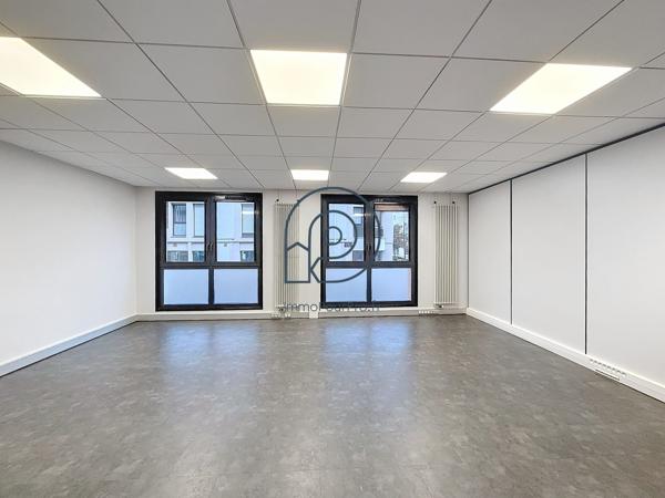 🏢 LILLE CENTRE – BUREAUX D'ANGLE 238 m²  AVEC TERRASSE & PARKINGS | RARE DANS LE SECTEUR !
