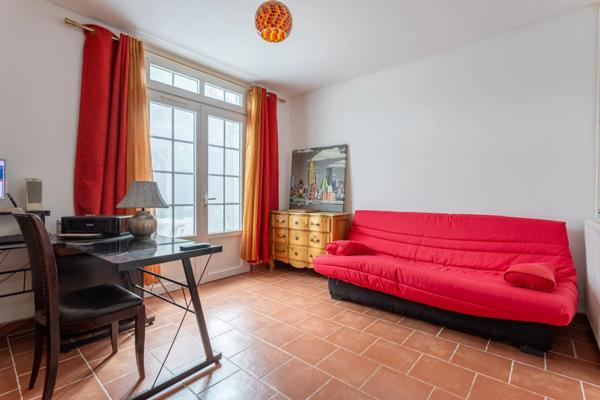 A vendre Maison Plain-pied 150m2 6 pièces - 4 chambres - hangar 300 m2 - 5660 m2 de terrain - SAINT SAUVEUR (24)