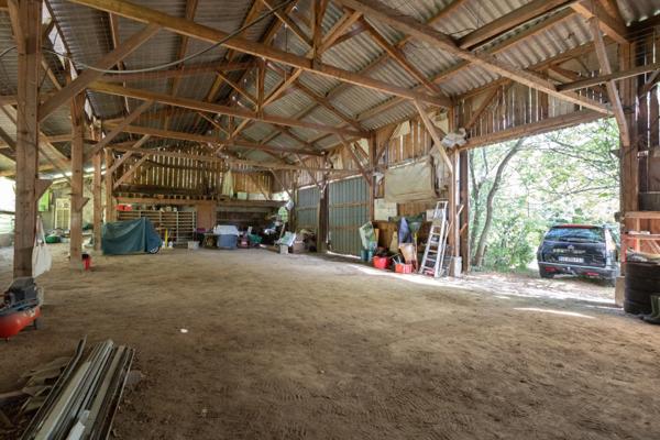 A vendre Maison Plain-pied 150m2 6 pièces - 4 chambres - hangar 300 m2 - 5660 m2 de terrain - SAINT SAUVEUR (24)