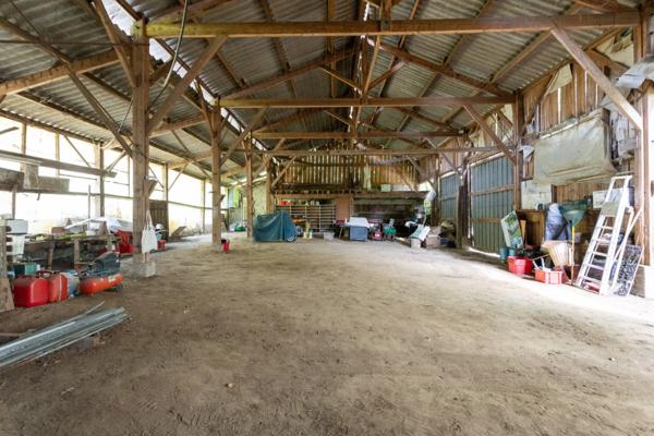 A vendre Maison Plain-pied 150m2 6 pièces - 4 chambres - hangar 300 m2 - 5660 m2 de terrain - SAINT SAUVEUR (24)