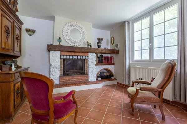 A vendre Maison Plain-pied 150m2 6 pièces - 4 chambres - hangar 300 m2 - 5660 m2 de terrain - SAINT SAUVEUR (24)