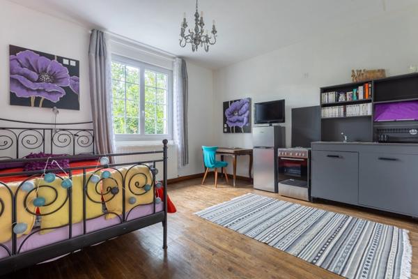 A vendre Maison Plain-pied 150m2 6 pièces - 4 chambres - hangar 300 m2 - 5660 m2 de terrain - SAINT SAUVEUR (24)