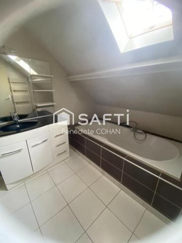 Maison de maçon, trois chambres, avec grande terrasse, garage et sous sol
