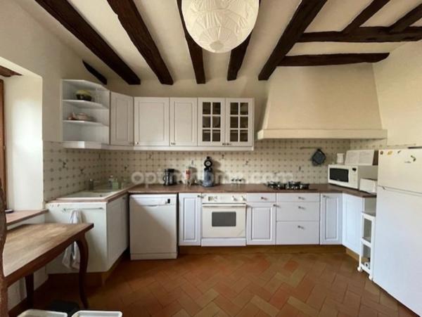 Maison à louer 4 pièces avec jardin, au centre du village de SAINT CYR SOUS DOURDAN (91). A10 et gare routière à 2KM.