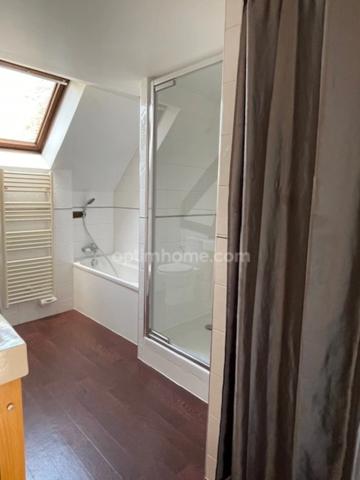 Maison à louer 4 pièces avec jardin, au centre du village de SAINT CYR SOUS DOURDAN (91). A10 et gare routière à 2KM.