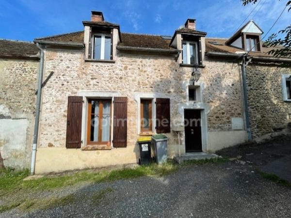 Maison à louer 4 pièces avec jardin, au centre du village de SAINT CYR SOUS DOURDAN (91). A10 et gare routière à 2KM.