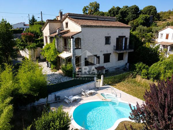 Maison Villeneuve Loubet 8 pièce(s) 263 m²