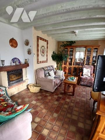 Maison d'habitation avec dépendances et terrain