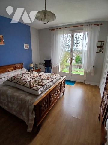 Maison d'habitation avec dépendances et terrain