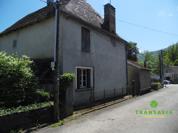 Ancienne ferme avec 5 dépendances et jardin