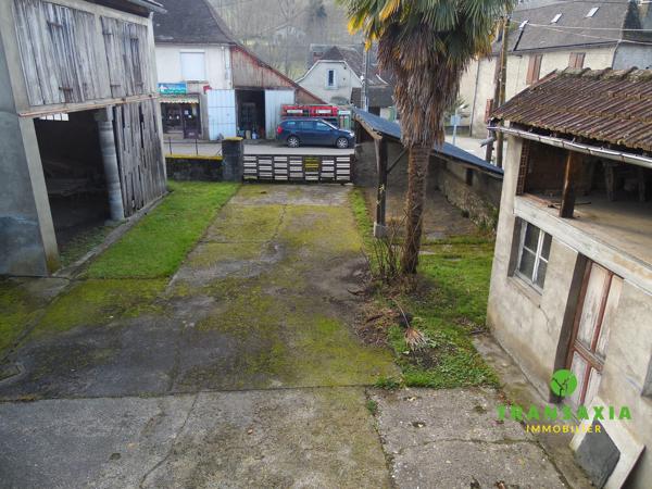 Ancienne ferme avec 5 dépendances et jardin