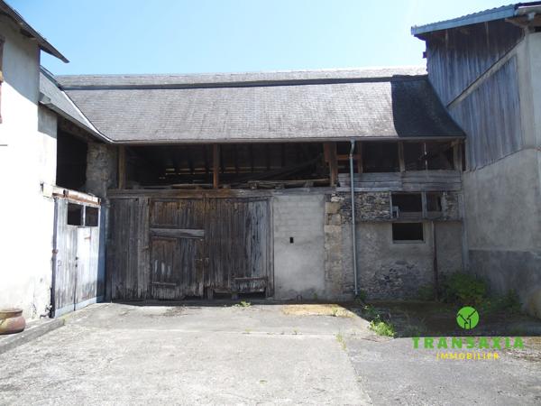 Ancienne ferme avec 5 dépendances et jardin