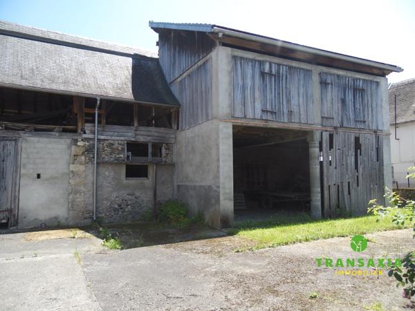 Ancienne ferme avec 5 dépendances et jardin